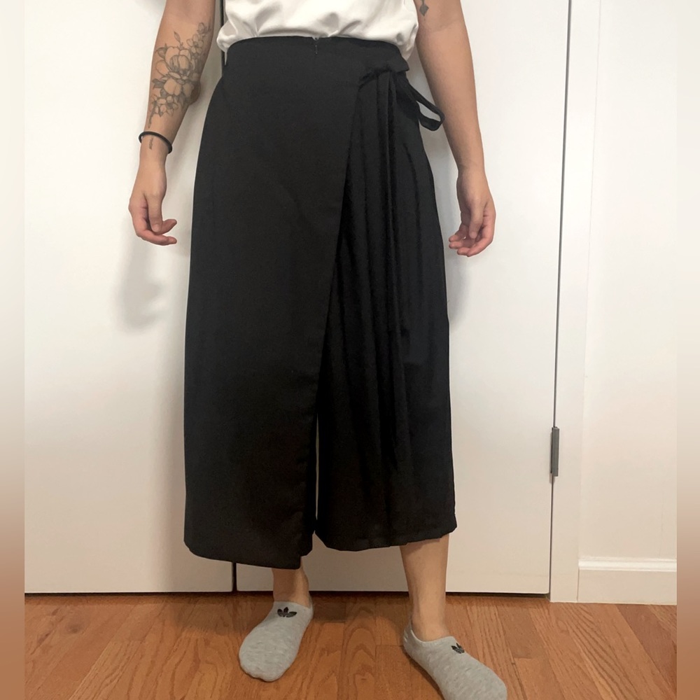 Aesthetic Noir half pleated pants S